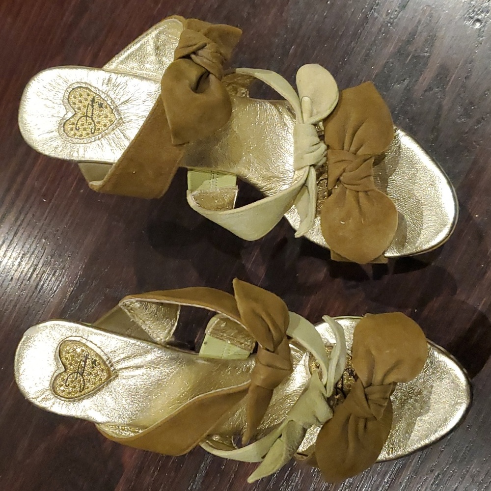 Green suede leather sandals